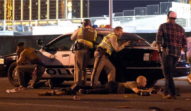 Atak na festiwalu w Las Vegas. Ponad 50 ofiar, setki rannych Atak na festiwalu w Las Vegas. Ponad 50 ofiar, setki rannych