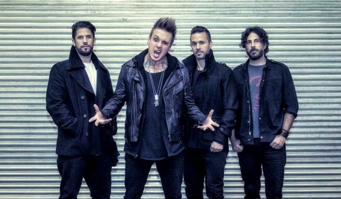 Lider Papa Roach miał te same problemy co Chester Bennington Lider Papa Roach miał te same problemy co Chester Bennington