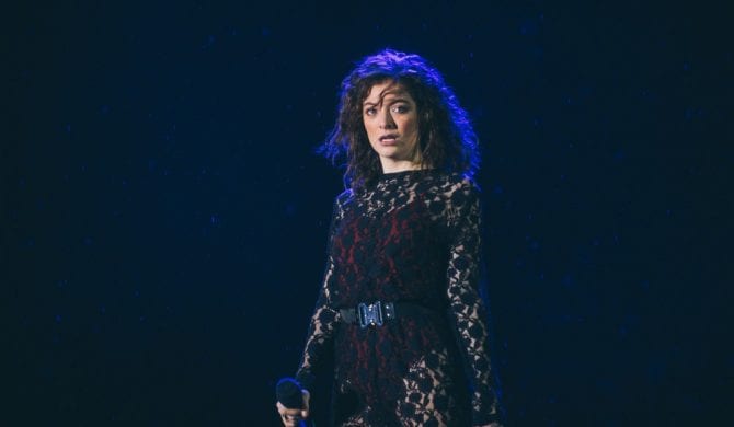 Lorde odkrywa kolejne karty singlem „Stoned At the Nail Station”