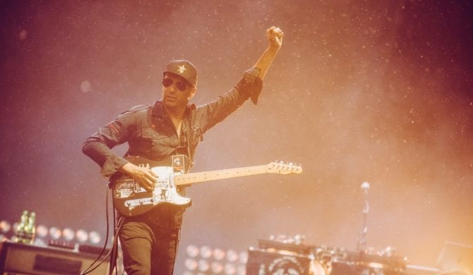 Tom Morello nie ma kompetencji, by wypowiadać się na polityczne tematy? Muzyk w znakomity sposób „zgasił” fana