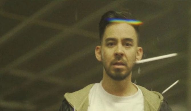 Mike Shinoda z Linkin Park w hołdzie dla Chestera Benningtona Mike Shinoda z Linkin Park w hołdzie dla Chestera Benningtona