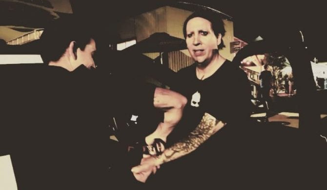 Marilyn Manson zakuty w kajdanki przez policjanta