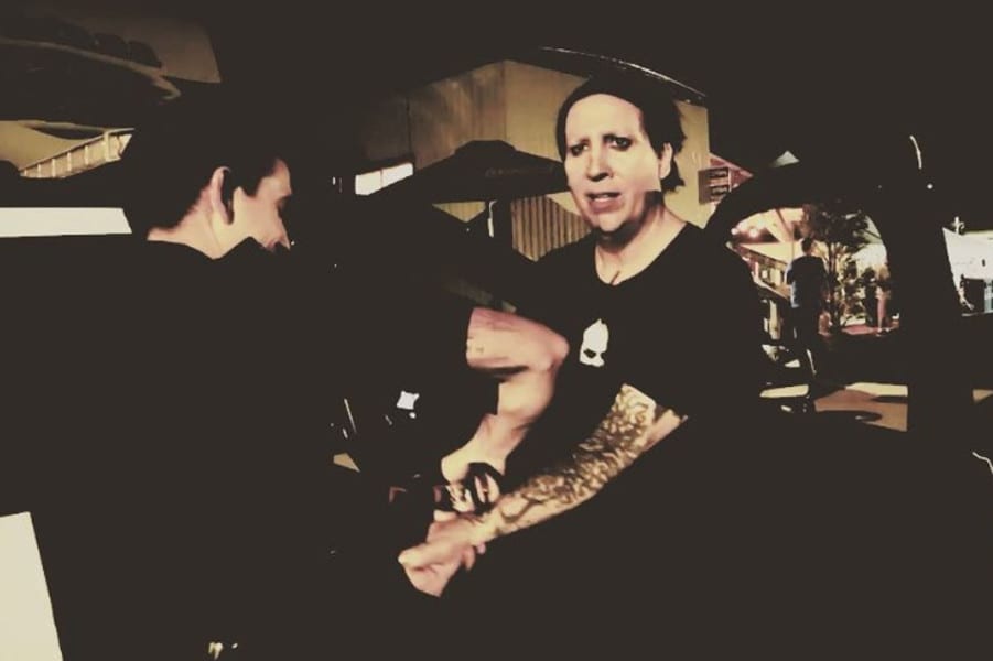 Marilyn Manson zakuty w kajdanki przez policjanta
