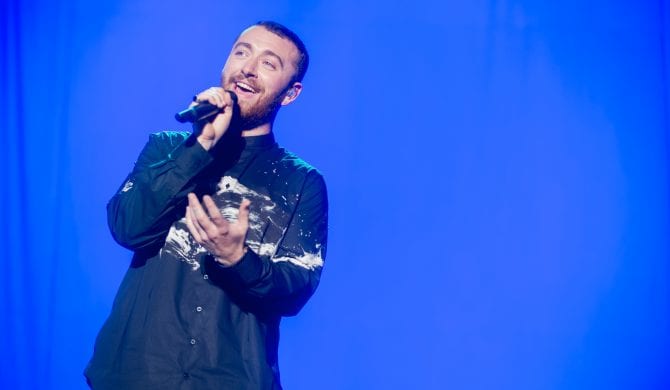 Sam Smith przerabia klasyczne „I Feel Love”. „Jeszcze nigdy nie śpiewałem tak wysoko”