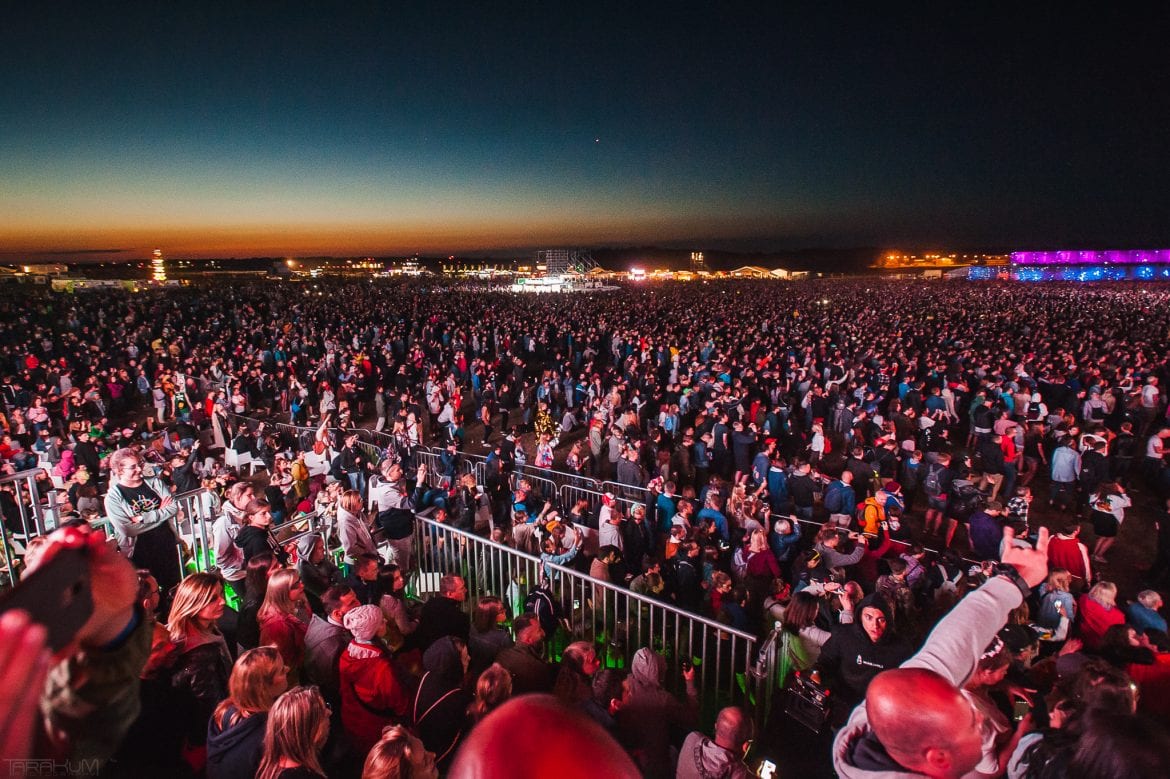 Uciekli z domu opieki, żeby… bawić się na festiwalu