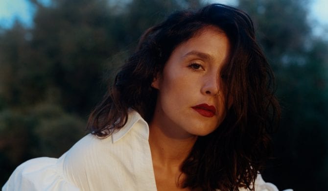 Jessie Ware z klubowym „Mirage (Don’t Stop)”