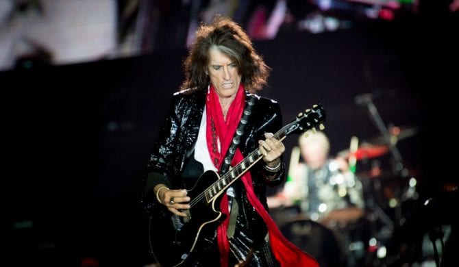 Gitarzysta Aerosmith trafił do szpitala
