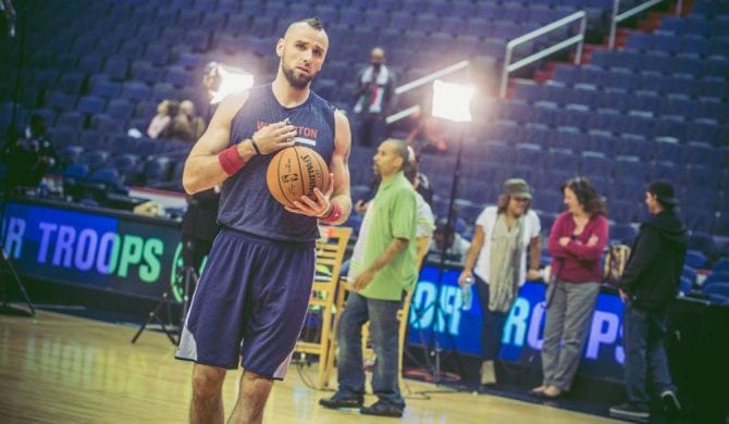 Marcin Gortat dbał o to, by koszykarze w NBA poznali polski rap