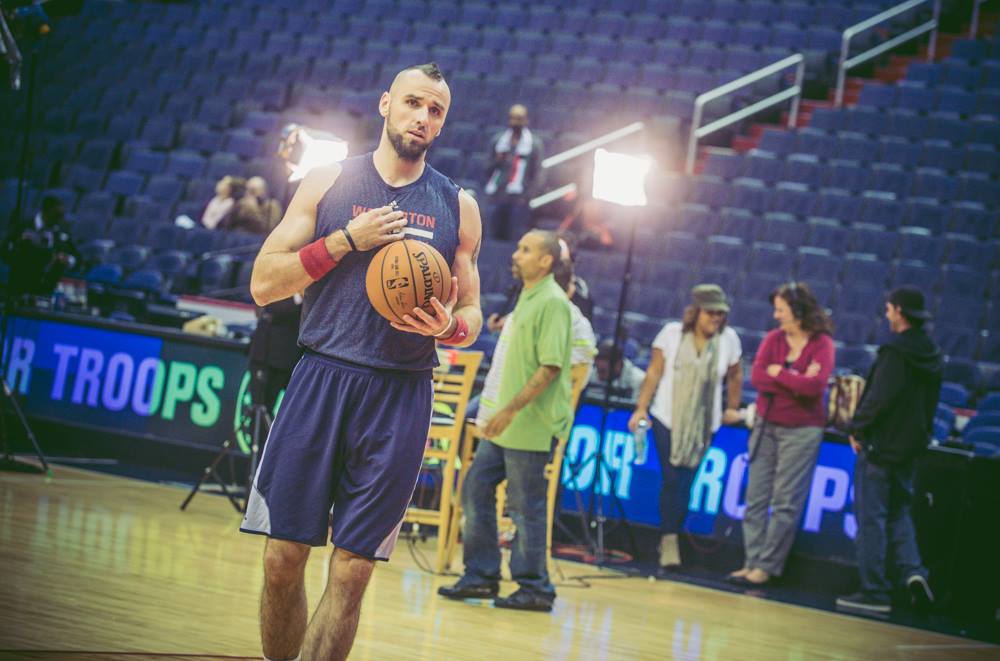 Marcin Gortat dbał o to, by koszykarze w NBA poznali polski rap