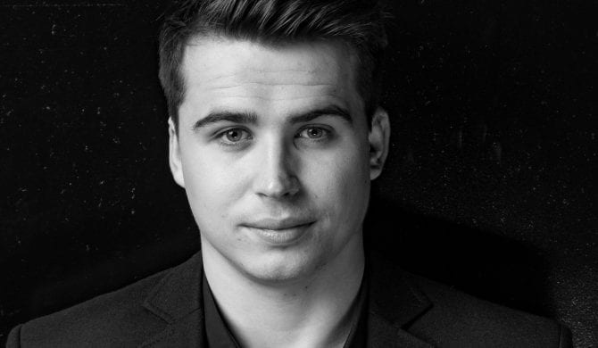 Krzysztof Iwaneczko zaprasza na swoją pierwszą trasę koncertową Krzysztof Iwaneczko zaprasza na swoją pierwszą trasę koncertową