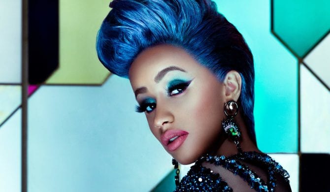 Cardi B: „Myślałam, że jeśli nie będę mieć dużych piersi, będę mało zarabiać”