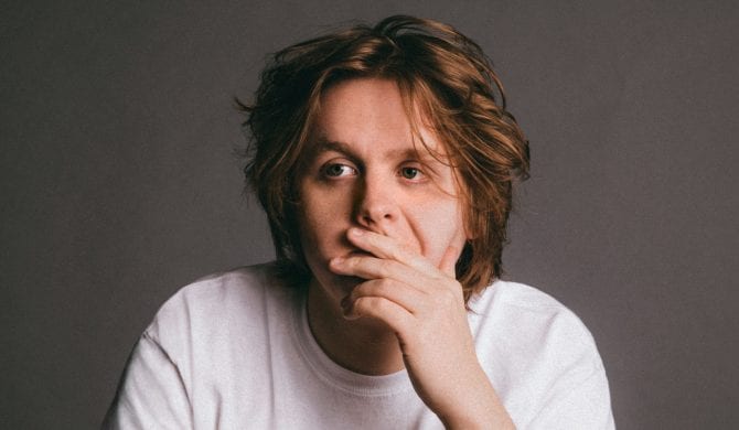 Lewis Capaldi: Kiedy wydajesz album w dużej wytwórni, chcesz, żeby się sprzedał Lewis Capaldi: Kiedy wydajesz album w dużej wytwórni, chcesz, żeby się sprzedał