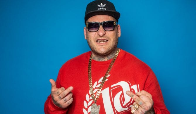 Popek odpowiada na diss Małolata K2 – freestylem na lotnisku