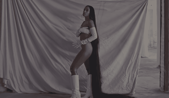 Naga Solange w nowym klipie Naga Solange w nowym klipie