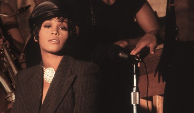 Whitney Houston żyła w związku ze swoją asystentką?