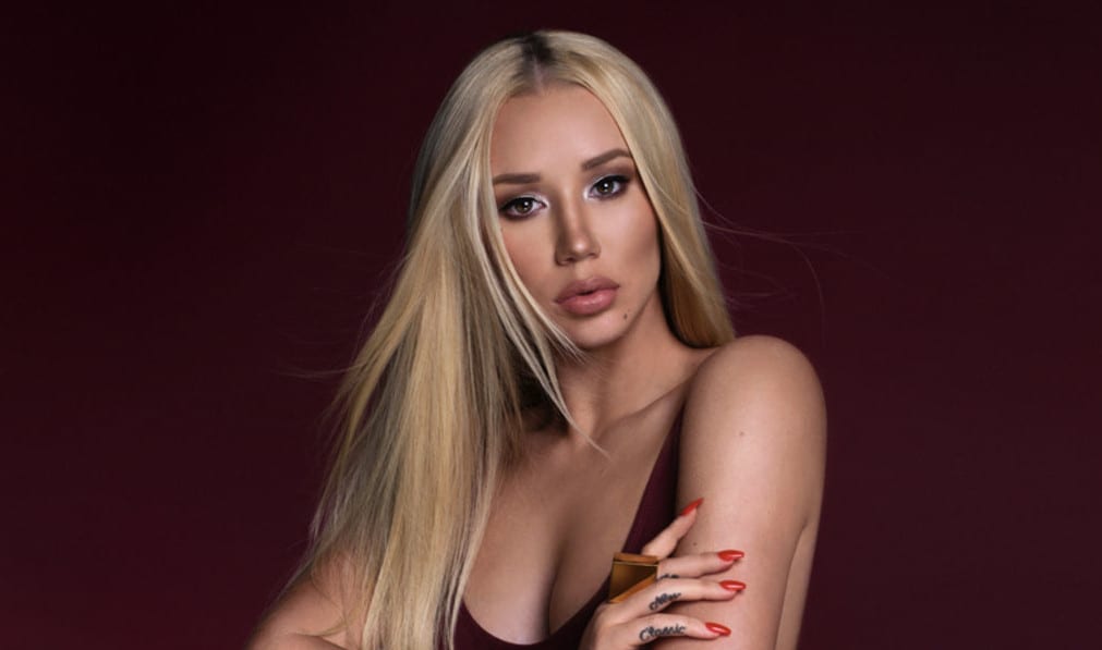 Iggy Azalea pozuje topless