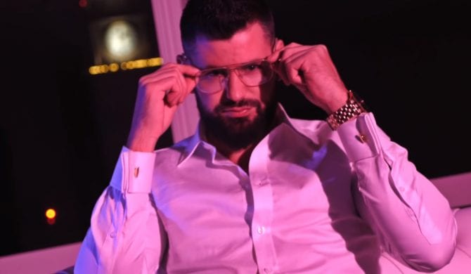 Wojtek Gola z Fame MMA rapuje. Singiel „Rozkosz” już w sieci