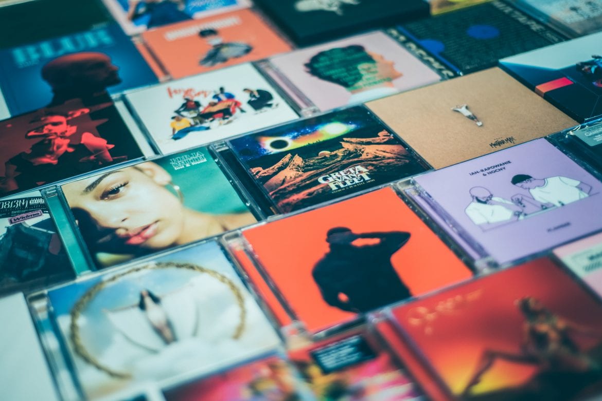 OLiS: rapowy album wraca na szczyt, Billie Eilish nieznacznie w górą, Paluch nieznacznie w dół