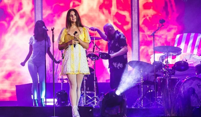 Lana Del Ray ma kłopoty. Odwołuje europejską trasę Lana Del Ray ma kłopoty. Odwołuje europejską trasę