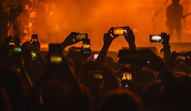 Amerykańska gwiazda dała koncert w trakcie pandemii. Skończyło się interwencją policji