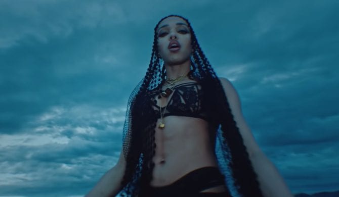 FKA Twigs twierdzi, że Shia LaBeouf zmienił jej w życie w koszmar FKA Twigs twierdzi, że Shia LaBeouf zmienił jej w życie w koszmar