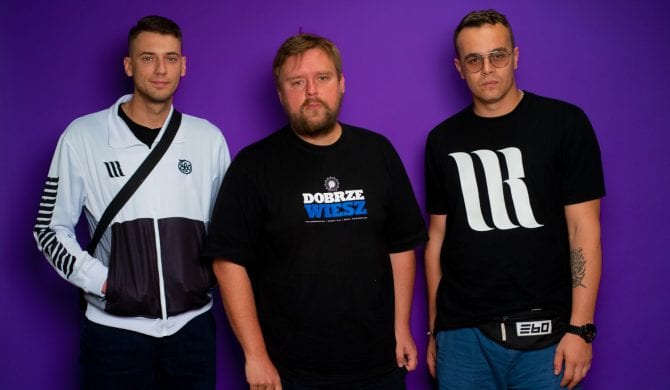 „Czasami to frustruje, że u małolatów, którzy mają 18 lat i wydają płytę, kręci się to lepiej niż u nas po 15 latach na scenie” „Czasami to frustruje, że u małolatów, którzy mają 18 lat i wydają płytę, kręci się to lepiej niż u nas po 15 latach na scenie”
