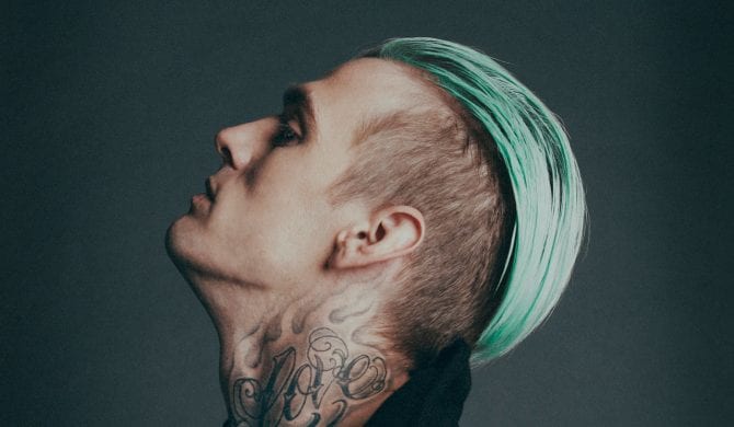 Aaron Carter wytatuował sobie na twarzy Rihannę. Wyszło koszmarnie