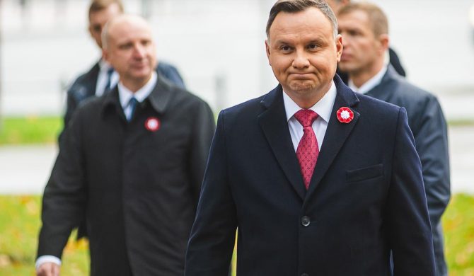 Prezydent przeciwny opodatkowaniu smartfonów. Pieniądze zarobione w ten sposób, miały trafić do artystów