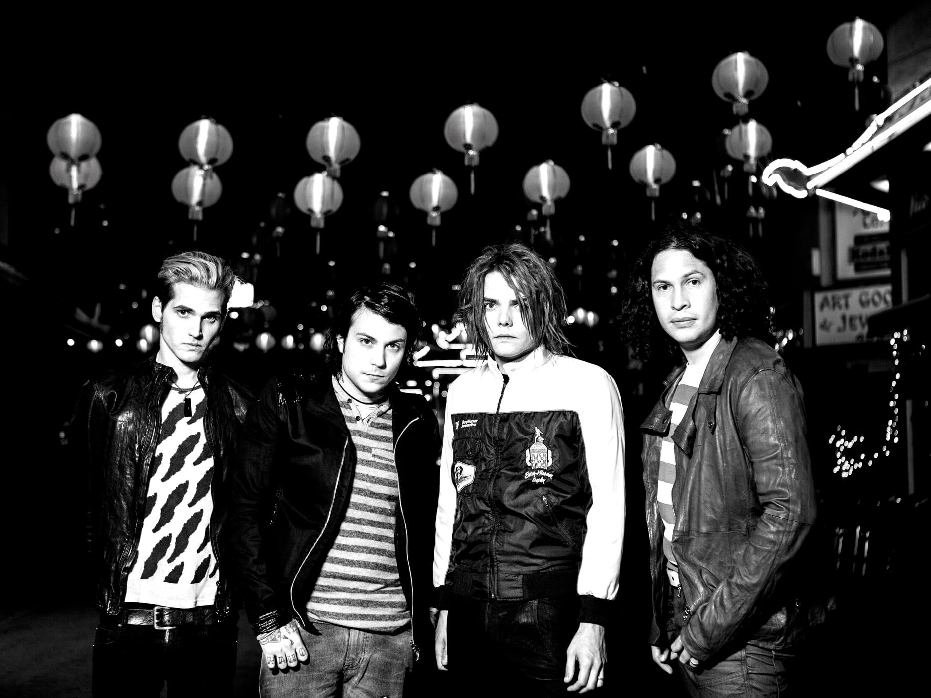 My chemical romance слушать. Группа my Chemical Romance. Май Кемикал романс. Like Phantoms, Forever my Chemical Romance. My Chemical Romance Return.