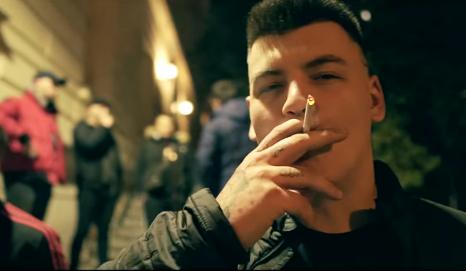 Frosti Rege: Pieski się plują jak Pluto Frosti Rege: Pieski się plują jak Pluto