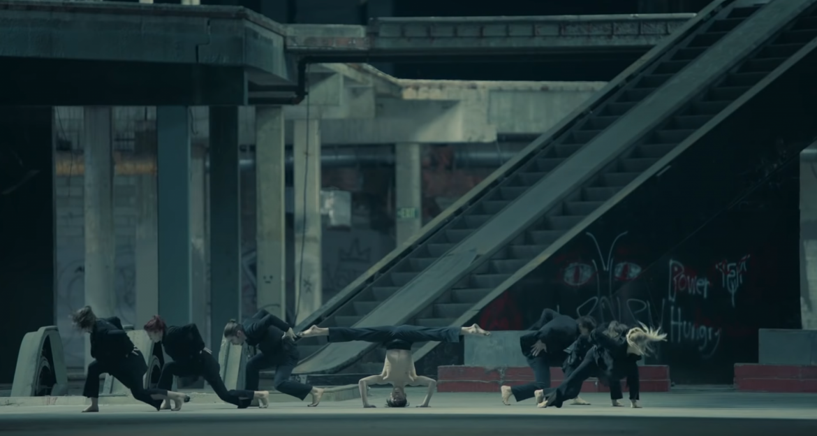 BTS z imponującym klipem do kawałka „Black Swan”