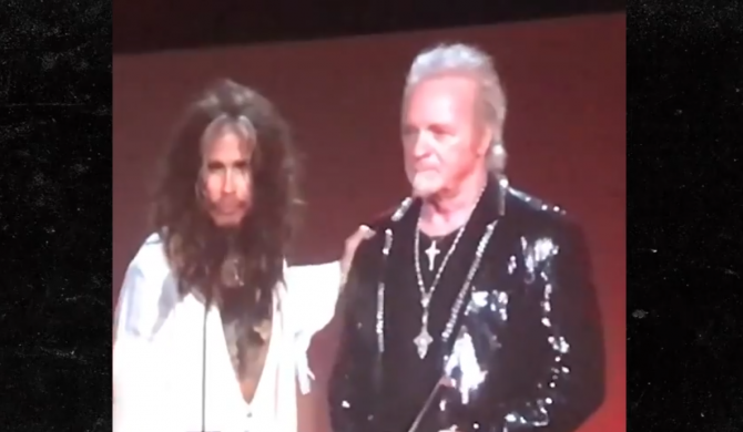 Aerosmith i „zatrzymany przez ochronę perkusista” na jednej scenie Aerosmith i „zatrzymany przez ochronę perkusista” na jednej scenie