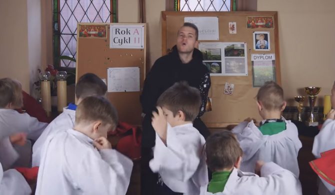 Ministranci przerabiają hit Zenka Martyniuka. Nic gorszego dziś nie zobaczycie Ministranci przerabiają hit Zenka Martyniuka. Nic gorszego dziś nie zobaczycie
