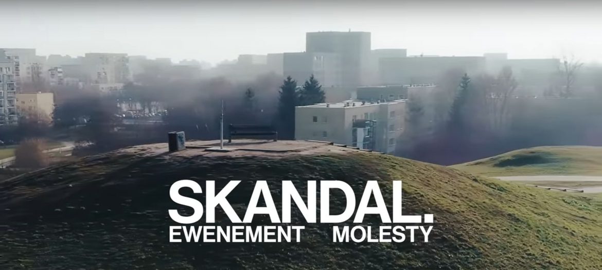 Skandal: Ewenement Molesty – oficjalny plakat filmu