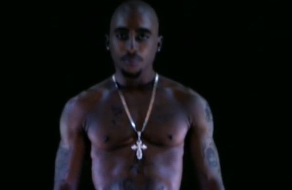 Tupac w reklamie nowej kolekcji znanego brandu streetwear’owego Tupac w reklamie nowej kolekcji znanego brandu streetwear’owego