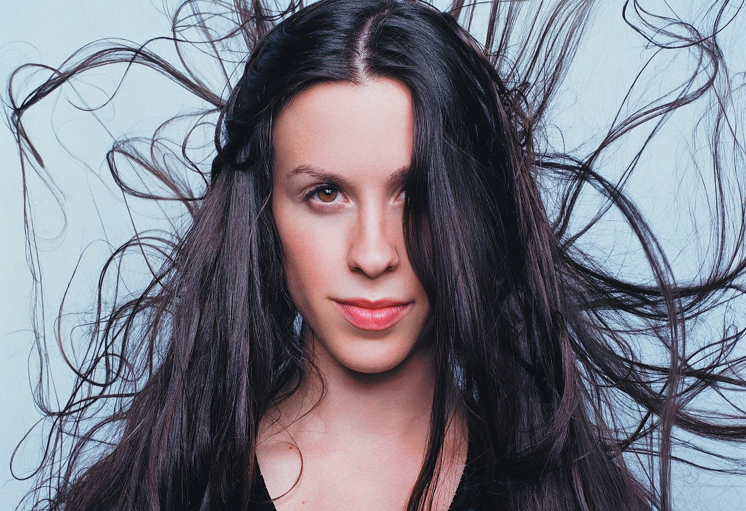 „Reckoning” nowy, mroczny singiel Alanis Morissette CGM.pl