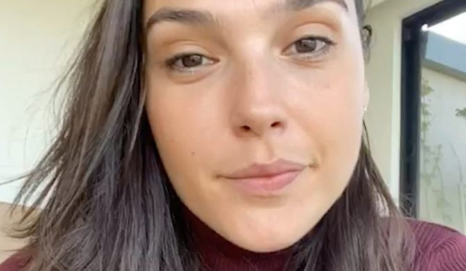 Gwiazda „Wonder Woman” i jej sławni przyjaciele w ogniu krytyki po publikacji coveru „Imagine” Gwiazda „Wonder Woman” i jej sławni przyjaciele w ogniu krytyki po publikacji coveru „Imagine”