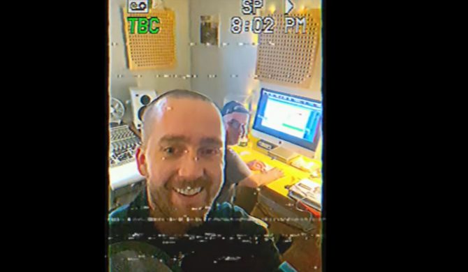 „Słabi raperzy są prawdziwym wirusem, psują tę rap grę jak PiS konstytucję” – Ajron odpowiada na #Hot16Challenge2 „Słabi raperzy są prawdziwym wirusem, psują tę rap grę jak PiS konstytucję” – Ajron odpowiada na #Hot16Challenge2