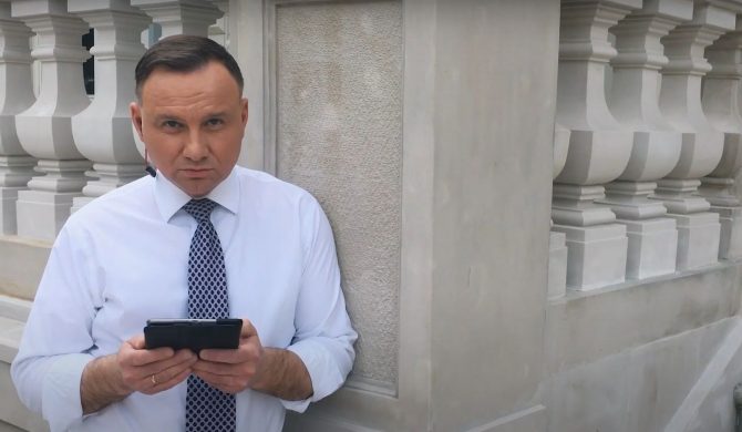 Andrzej Duda jak Janusz Korwin-Mikke – czyja zwrotka wygrywa w #Hot16challenge2?