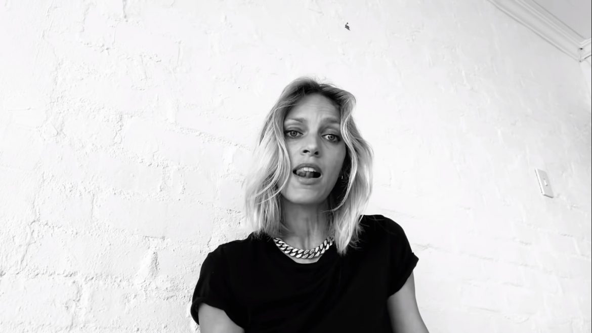 #Hot16Challenge2: Anja Rubik nawija do bitu z klasycznego polskiego numeru rapowego