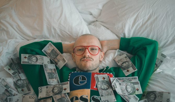 Adi Nowak z nową epką Adi Nowak z nową epką
