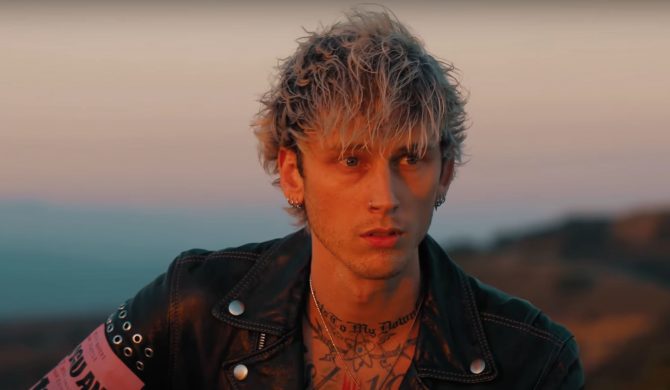 Machine Gun Kelly z akustyczną wersją „Bloody Valentine”