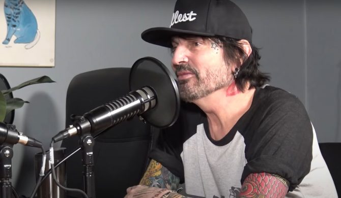 Tommy Lee fanem TikToka. W aplikację wkręciła go żona