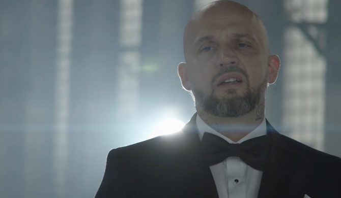 Peja: „Sceny królowie i dramy na FB, afery wieczne, strzały w powietrze, szczerze to wbijam bo na innym piętrze” Peja: „Sceny królowie i dramy na FB, afery wieczne, strzały w powietrze, szczerze to wbijam bo na innym piętrze”
