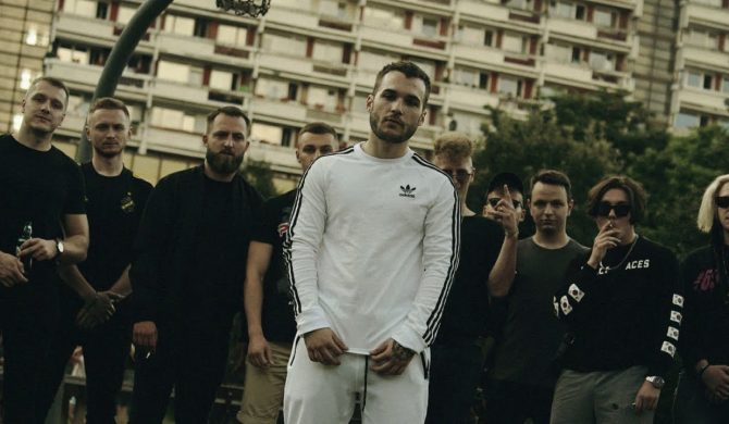 Filipek i Oxon komentują freestyle’ową bitwę, którą stoczyli w garażu Winiego