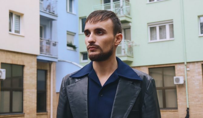 Bober: „Zanim zacząłem coś na poważnie, to ściągałem z idoli jak torrenty” Bober: „Zanim zacząłem coś na poważnie, to ściągałem z idoli jak torrenty”