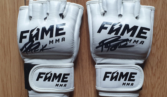 Rękawice Popka z FAME MMA dużo droższa niż rękawica z autografem Mike’a Tysona