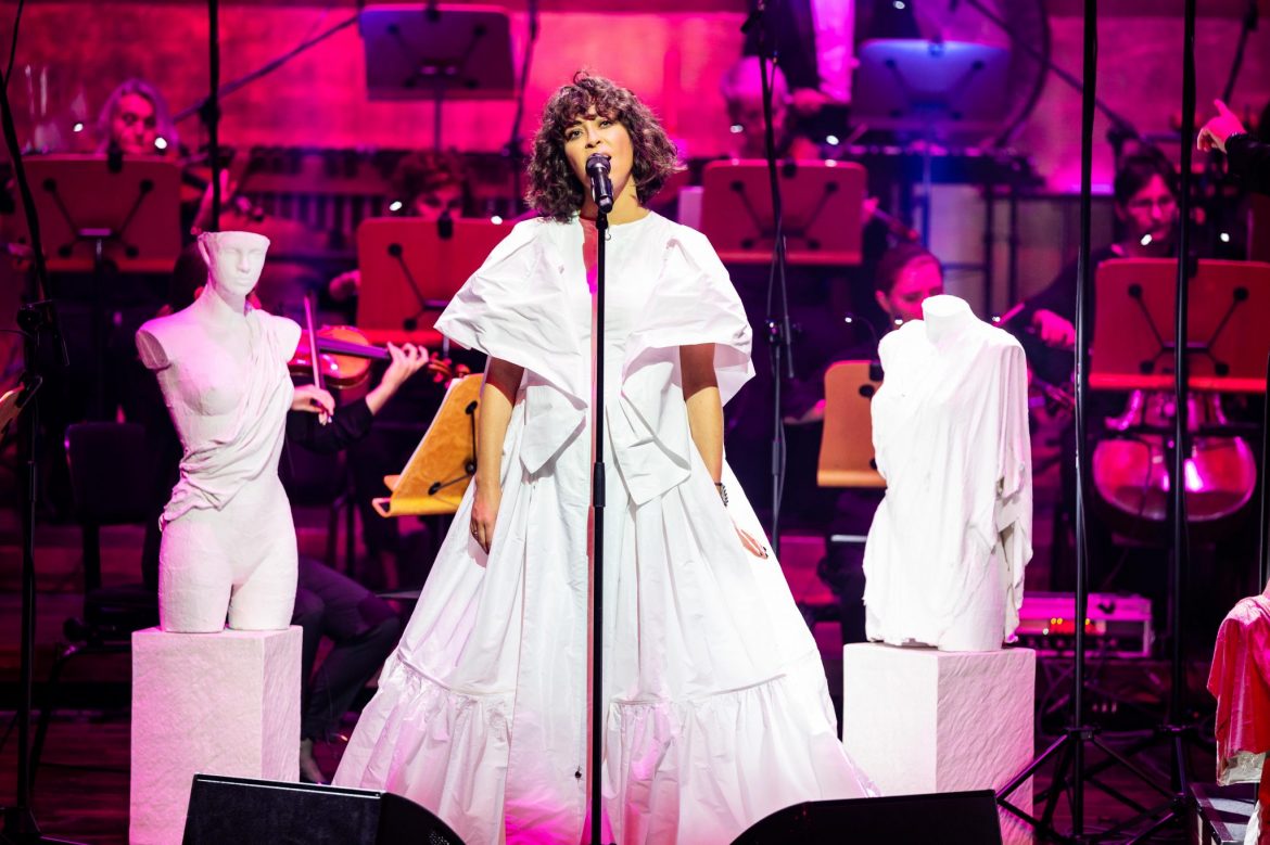 „Pod powieką” live, czyli drugi zwiastun koncertu Natalii Kukulskiej w Filharmonii w Szczecinie