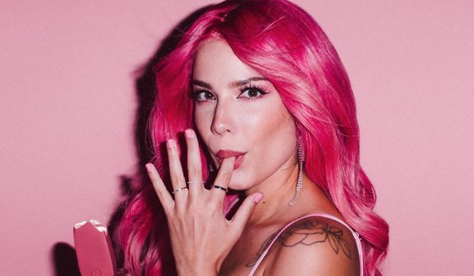 Halsey ogoliła głowę na zero. Nadal wygląda znakomicie