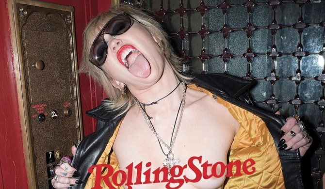 Miley Cyrus naga na okładce Rolling Stone’a Miley Cyrus naga na okładce Rolling Stone’a